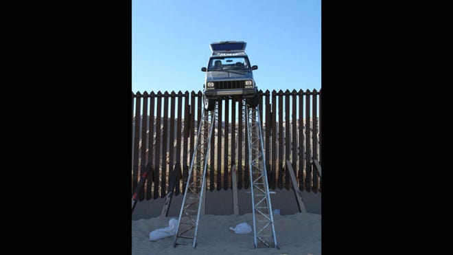 AZ Border Fence Jeep_Photo 2_640.jpg